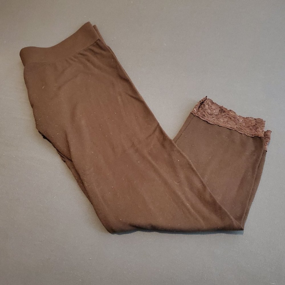 Stretchy Lace Trimmed Capris